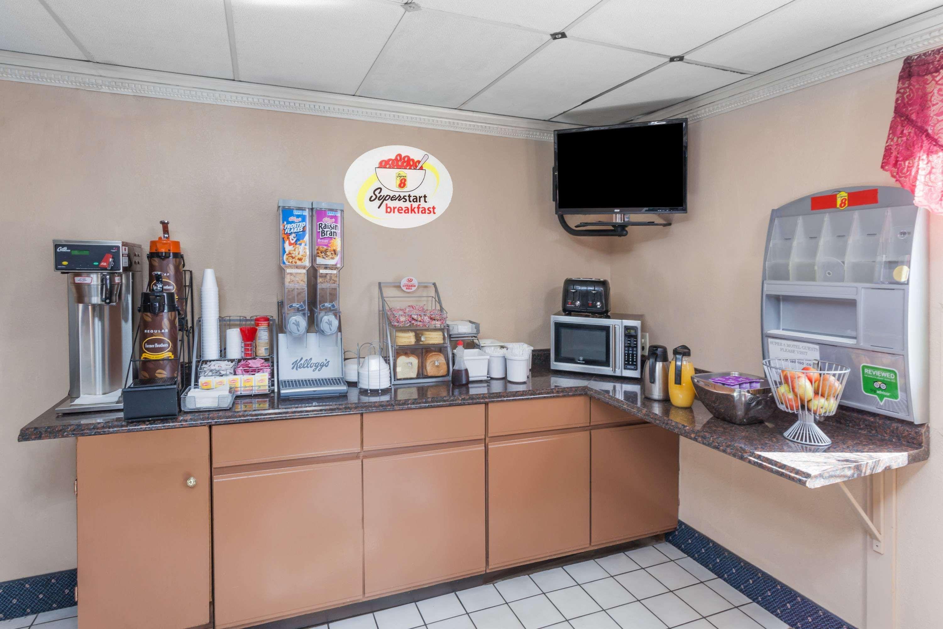 Super 8 By Wyndham Merrillville Dış mekan fotoğraf