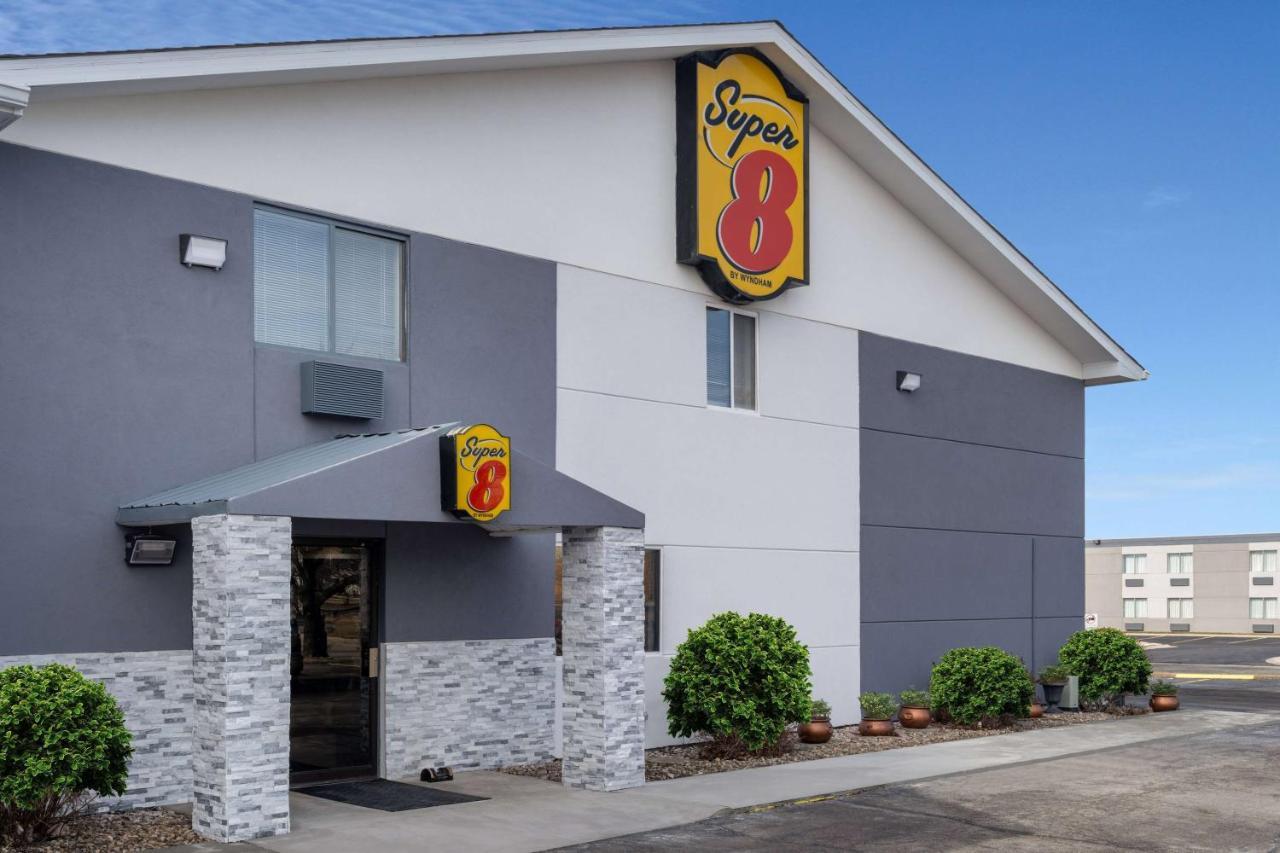 Super 8 By Wyndham Merrillville Dış mekan fotoğraf