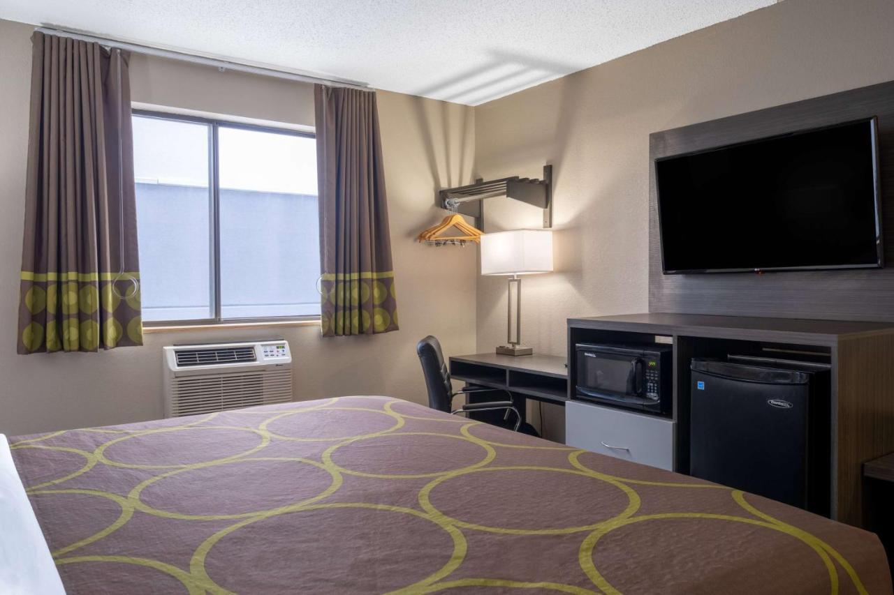 Super 8 By Wyndham Merrillville Dış mekan fotoğraf