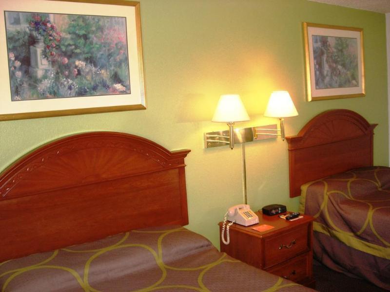Super 8 By Wyndham Merrillville Dış mekan fotoğraf